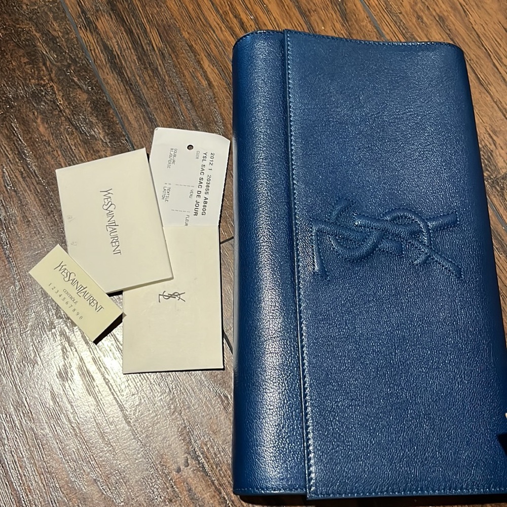 Ysl Clutch In Pristine Condition - image 4